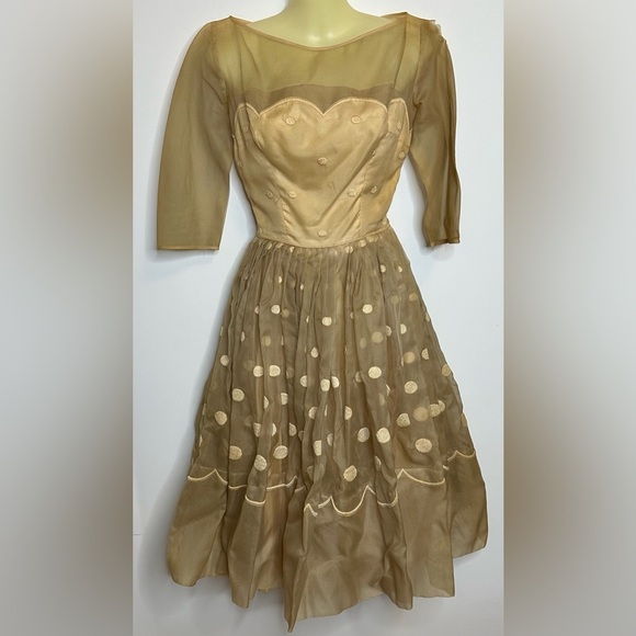 Vintage 1950’s Wedding Dress - Picture 2 of 10